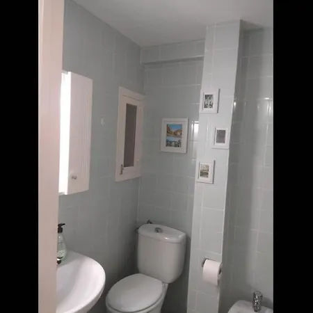 15 Minutes Walk To The Centre And 3 Bedroom Deluxe -esp1yr Apartment