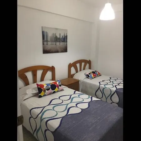 15 Minutes Walk To The Centre And 3 Bedroom Deluxe -esp1yr Apartment Alicante