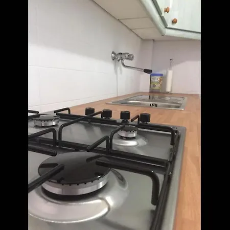 15 Minutes Walk To The Centre And 3 Bedroom Deluxe -esp1yr Apartment *